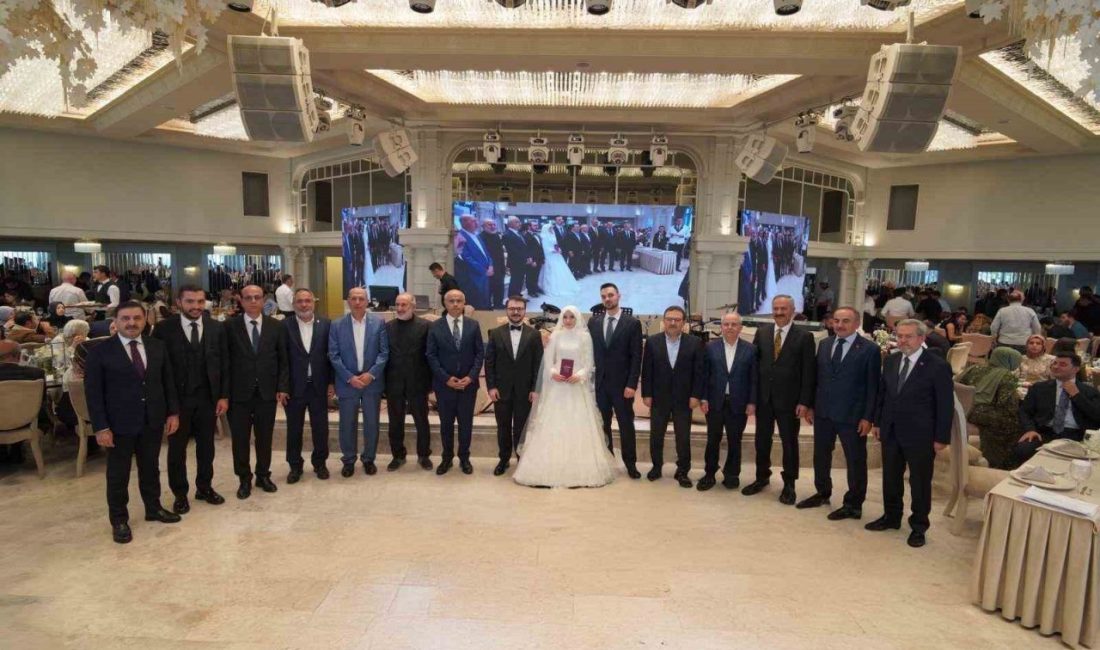 Üroloji camiasının tanınan isimlerinden, robotik cerrahi ve yapay mesane uygulamalarındaki