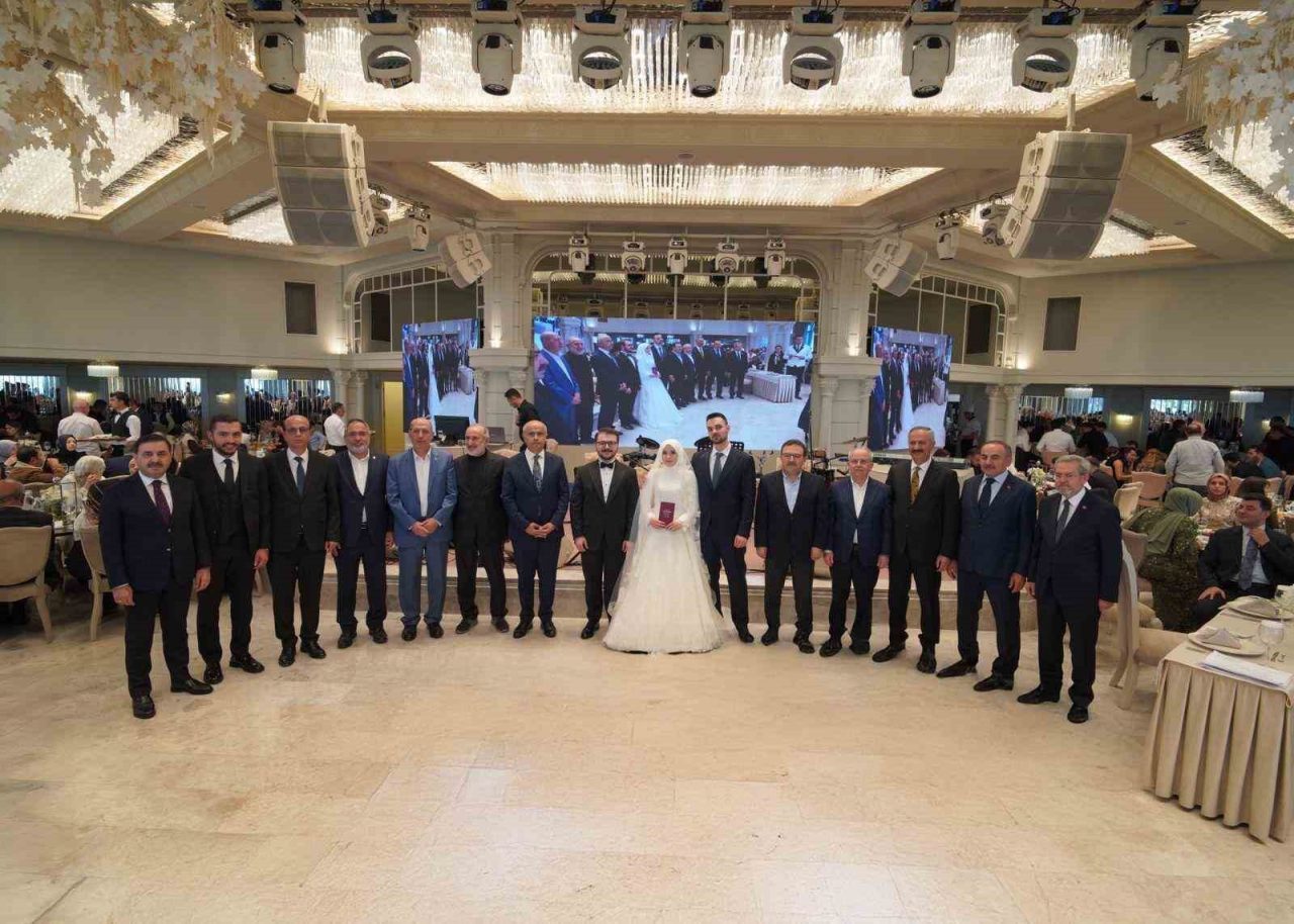 Üroloji camiasının tanınan isimlerinden, robotik cerrahi ve yapay mesane uygulamalarındaki