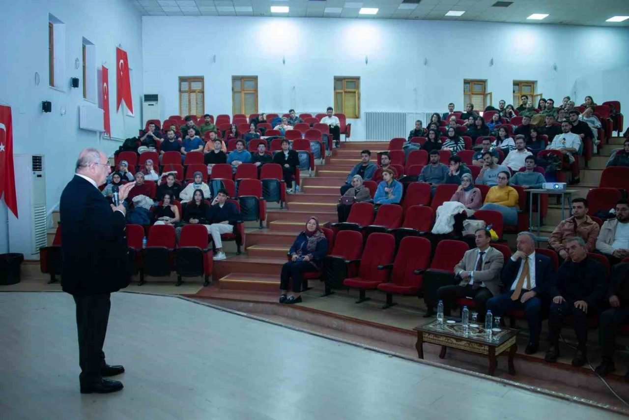 Erzincan Binali Yıldırım Üniversitesi (EBYÜ) Tıp Fakültesi tarafından düzenlenen konferans