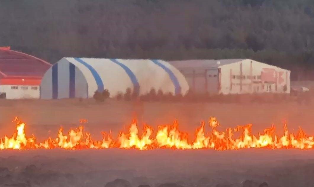 Ardahan’ın Çamlıçatak köyü sınırlarında bulunan Putka Sazlığı’nda çıkan yangın itfaiye