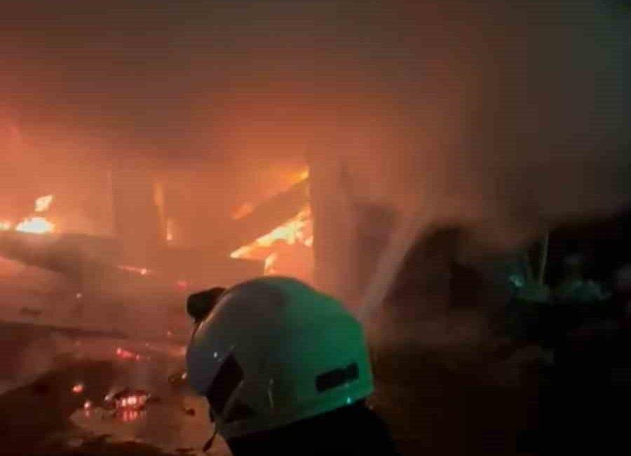 Rize’de bir binanın kömürlüğünde çıkan yangın üst katlara sıçrayacak korkusuyla