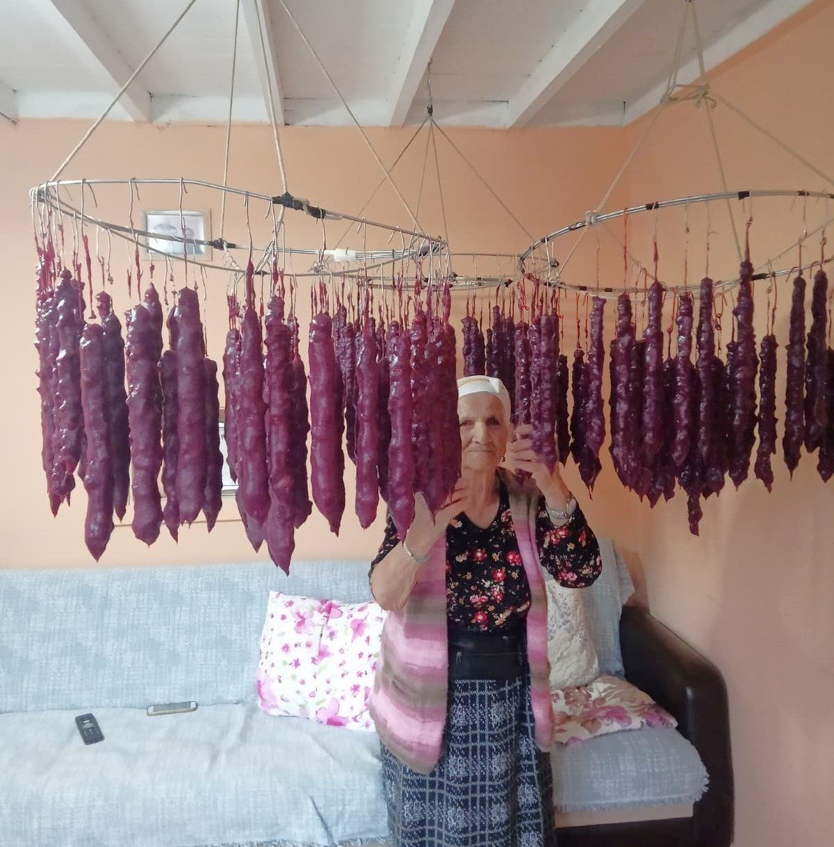 Rize’nin Derepazarı ilçesinde yaşayan 63 yaşındaki emekli Metin Çelik, Rize’nin