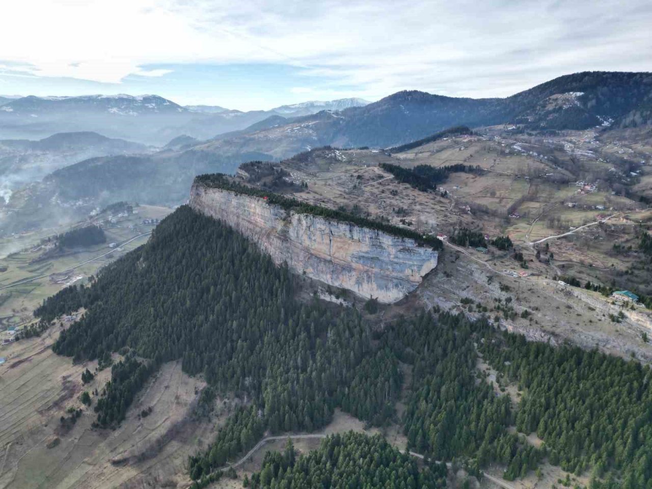 Trabzon’un Düzköy ilçesinde Doğu Karadeniz Bölgesi’nin tek tırmanış bahçesi olma
