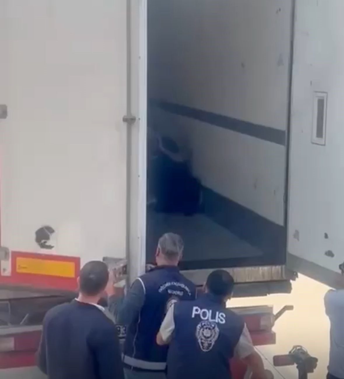 Sakarya İl Emniyet Müdürlüğü ekiplerince gerçekleştirilen operasyonda, Afganistan uyruklu 24