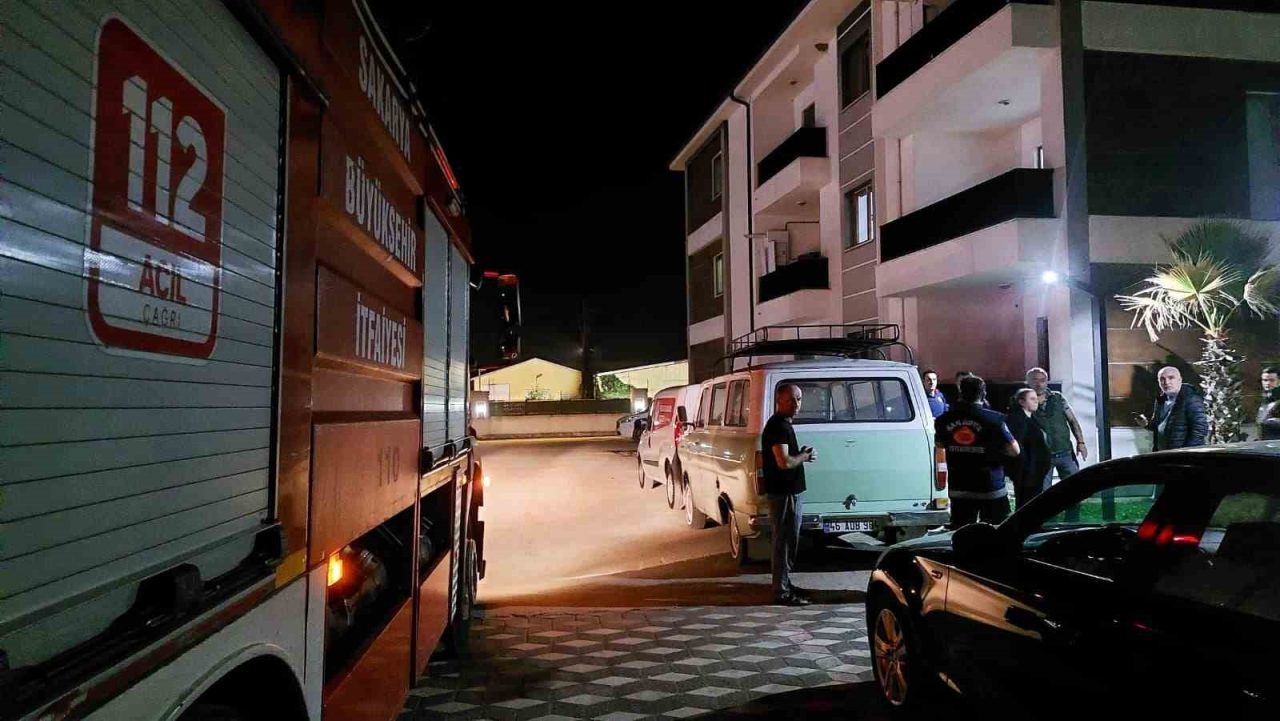 Sakarya’nın Akyazı ilçesinde dün gece saatlerinde ailesi markete giden 4