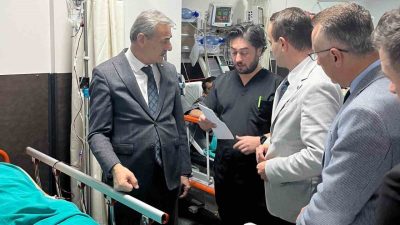 Sakarya’nın Erenler ilçesinde itfaiye aracının karıştığı kazada 2 itfaiye personeli