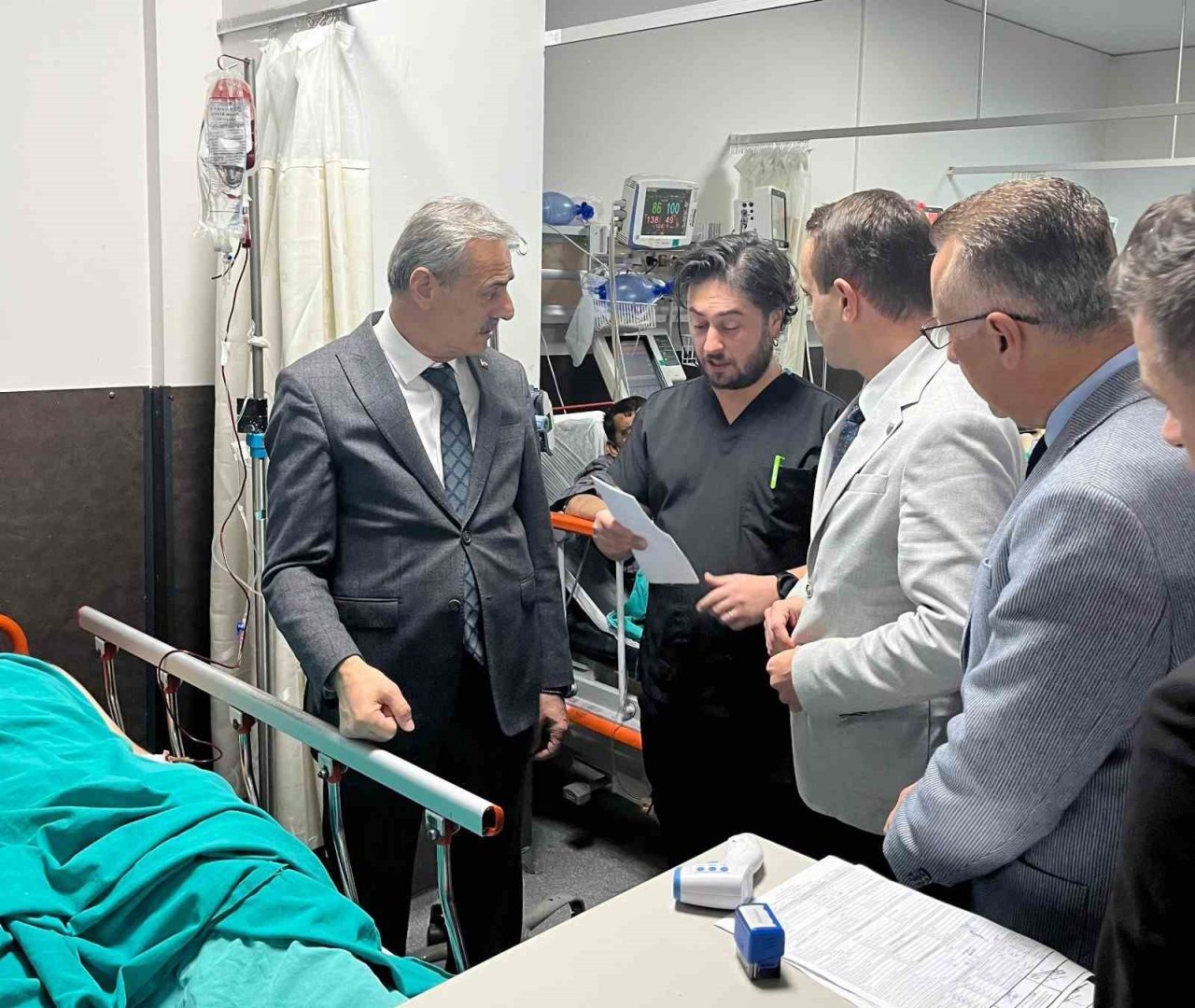 Sakarya’nın Erenler ilçesinde itfaiye aracının karıştığı kazada 2 itfaiye personeli