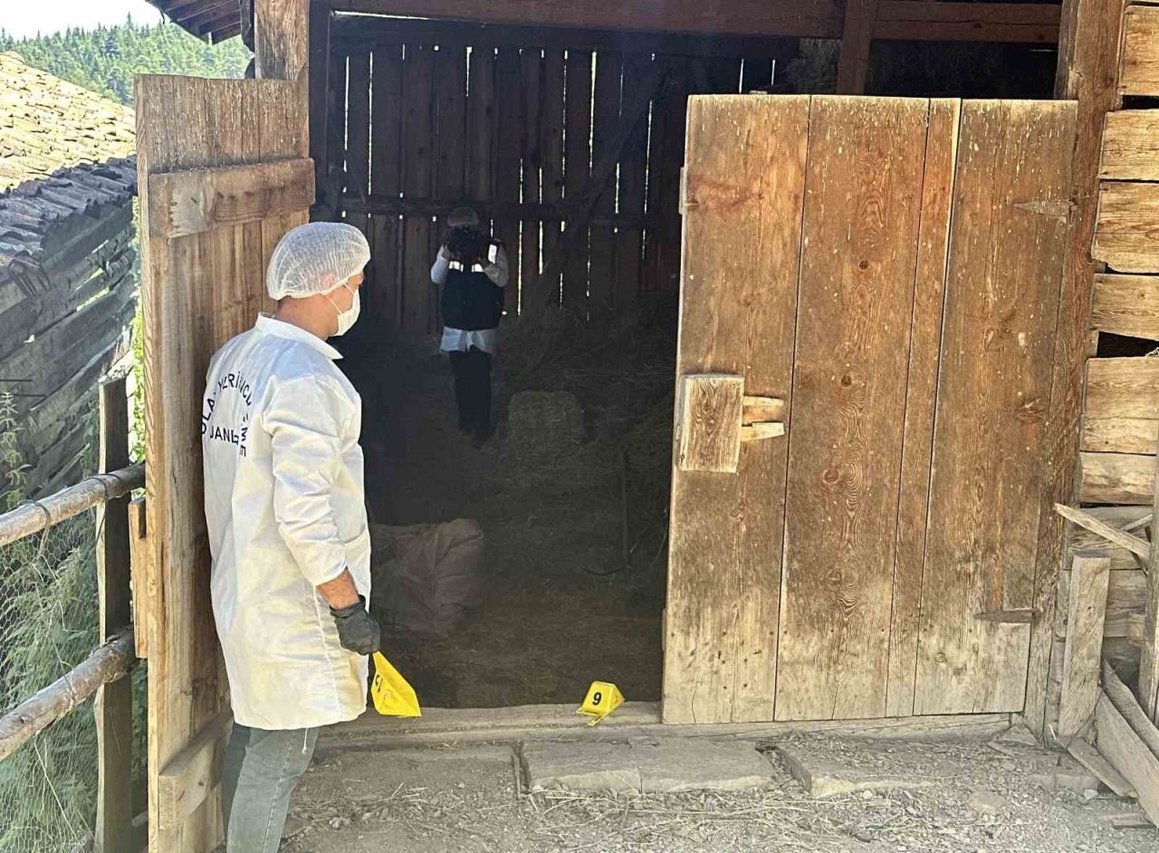 Kastamonu’da samanlıkta balta ile öldürüldükten sonra çuvala koyup dereye atılan