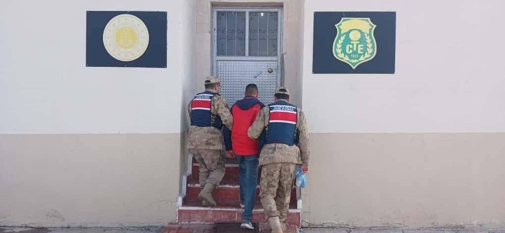 Kars’ın Sarıkamış ilçesinde hakkında kesinleşmiş hapis cezası bulunan 1 kişi