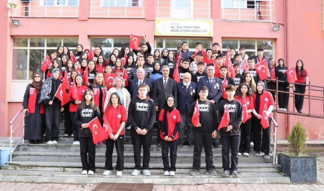 Erzincan’da ‘Vatan ve Kahramanlık Buluşmaları’ programı düzenlendi. Erzincan Aile ve