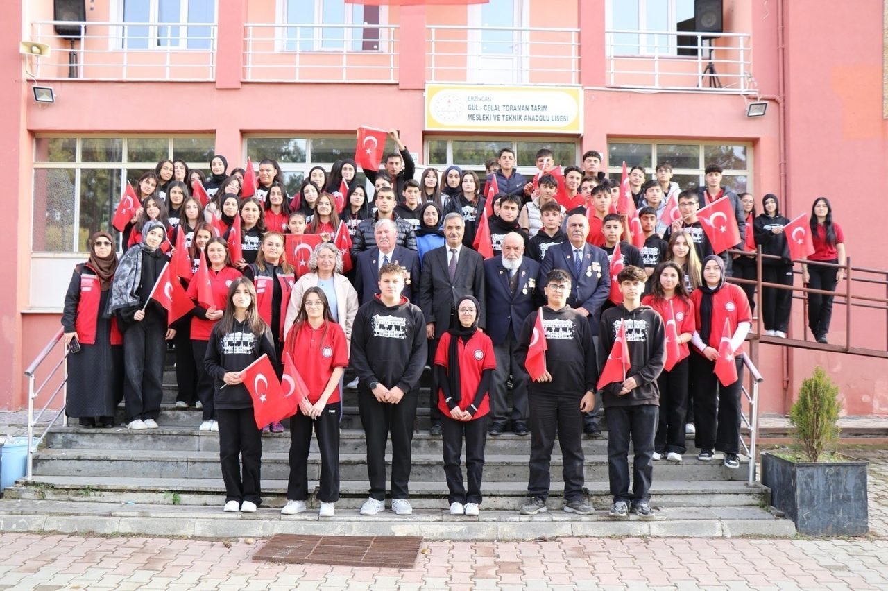 Erzincan’da ‘Vatan ve Kahramanlık Buluşmaları’ programı düzenlendi. Erzincan Aile ve