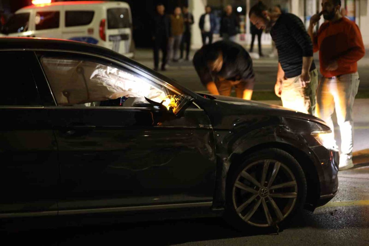 Sakarya’nın Serdivan ilçesinde narkotik polislerinin durdurmaya çalıştığı ve kilometrelerce süren