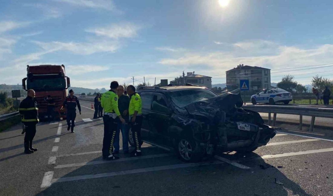 Sinop’ta otomobilin traktöre arkadan çarpması sonucu meydana gelen kazada 2