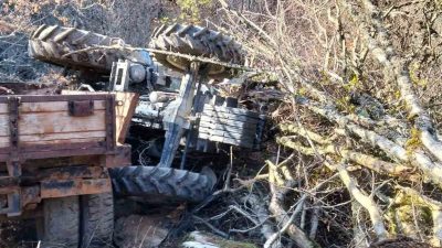 Sinop’un Boyabat ilçesinde meydana gelen traktör kazasında 1’i ağır 3