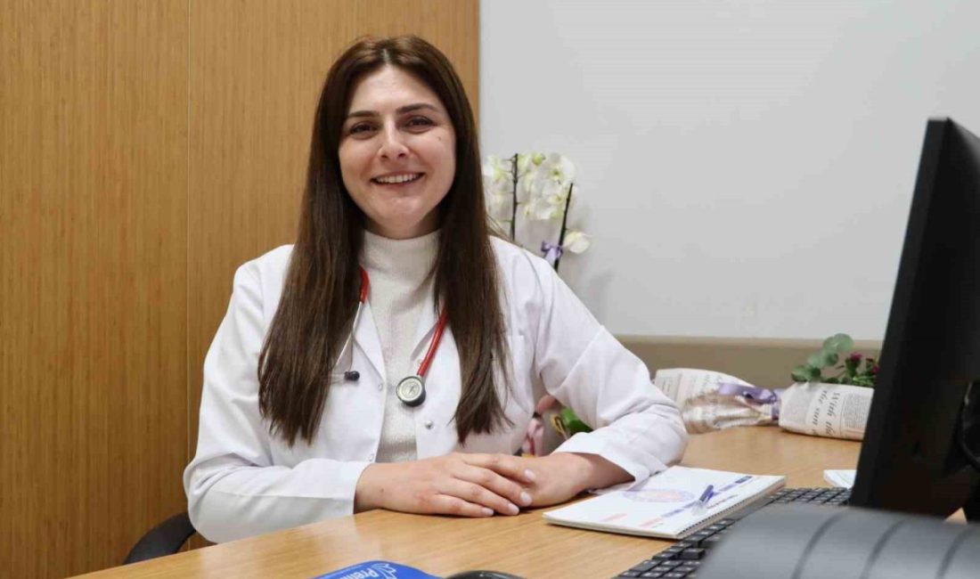 Çocuk Romatoloji Uzmanı Dr. Yağmur Bayındır, Sivas Numune Hastanesi’nde hasta