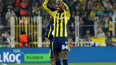 Fenerbahçe’nin Brezilyalı forveti Anderson Talisca, bu sezonki 8. golünü atarken,