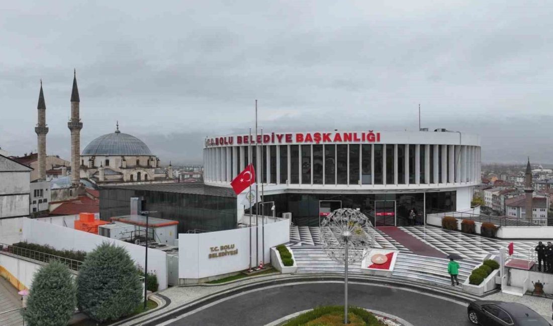 Bolu Belediye Başkanı Tanju Özcan, kargo uçağının düşmesi sonucu 20