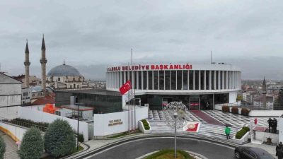 Bolu Belediye Başkanı Tanju Özcan, kargo uçağının düşmesi sonucu 20