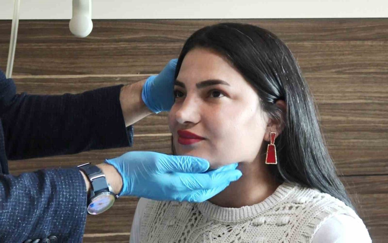 Hakkari’de ve çevre illerde 1,5 yıl boyunca tükürük bezindeki taş