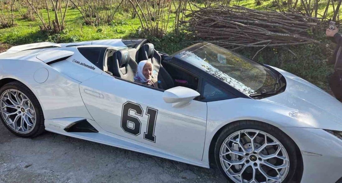 Almanya’da yaşayan Muhammet Can, memleketine Lamborghini marka spor otomobiliyle gelince