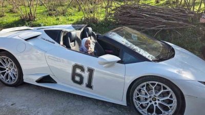 Almanya’da yaşayan Muhammet Can, memleketine Lamborghini marka spor otomobiliyle gelince