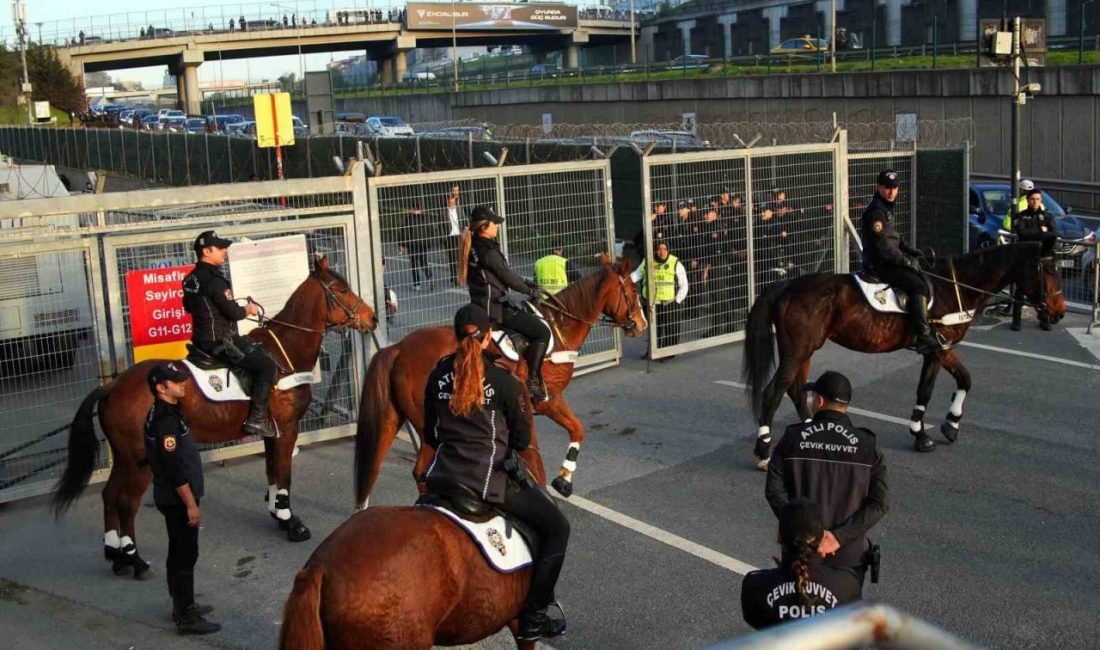 Galatasaray maçını tribünden takip edecek Trabzonsporlu taraftarlar, stadyuma geldi. Trendyol