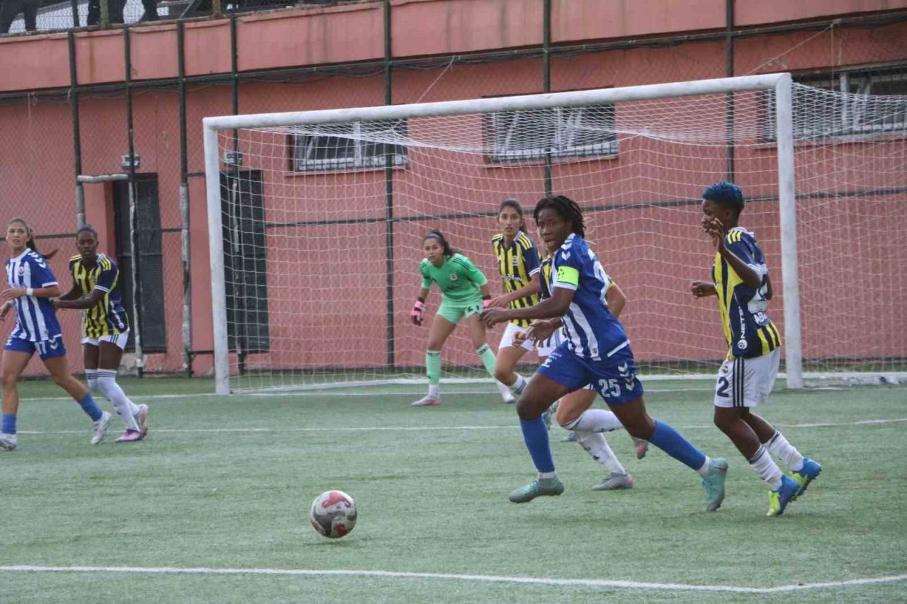 Türkcell Kadın Futbol Süper Ligi’nin 4. hafta erteme maçında Hakkarigücü