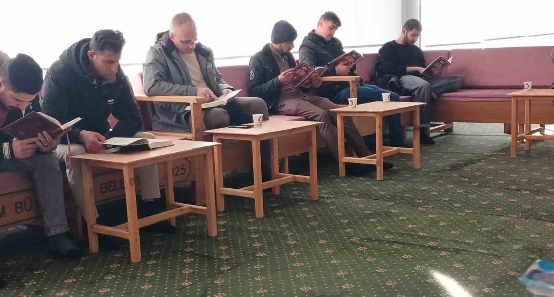 Erzurum Uluslararası Öğrenci Derneğinin (ERULDER) girişimiyle bir araya gelen öğrenciler,