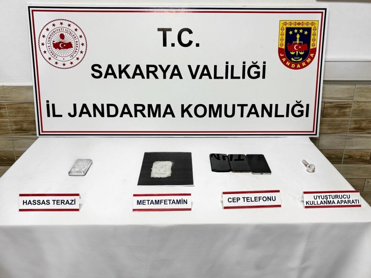 Sakarya’nın Karasu ilçesinde jandarma ekipleri tarafından gerçekleştirilen uyuşturucu operasyonunda yakalanan