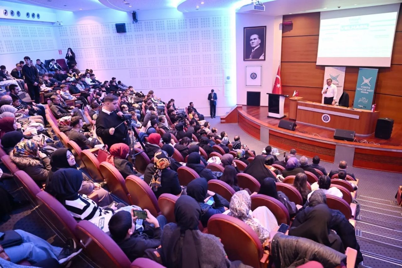 Erzurum Valisi Mustafa Çiftçi, Türkiye Gençlik Vakfı (TÜGVA) tarafından düzenlenen