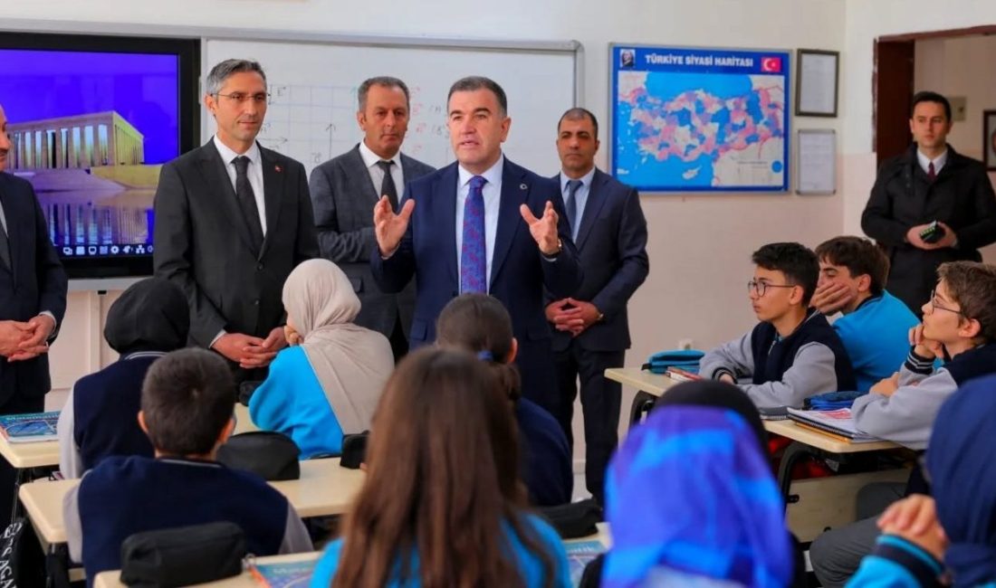 Bayburt Valisi Mustafa Eldivan, Bayburt Fen Lisesi’ni ziyaret ederek okul