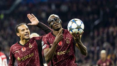 Galatasaray’ın Nijeryalı futbolcusu Victor Osimhen, Ajax maçında attığı 3 golle