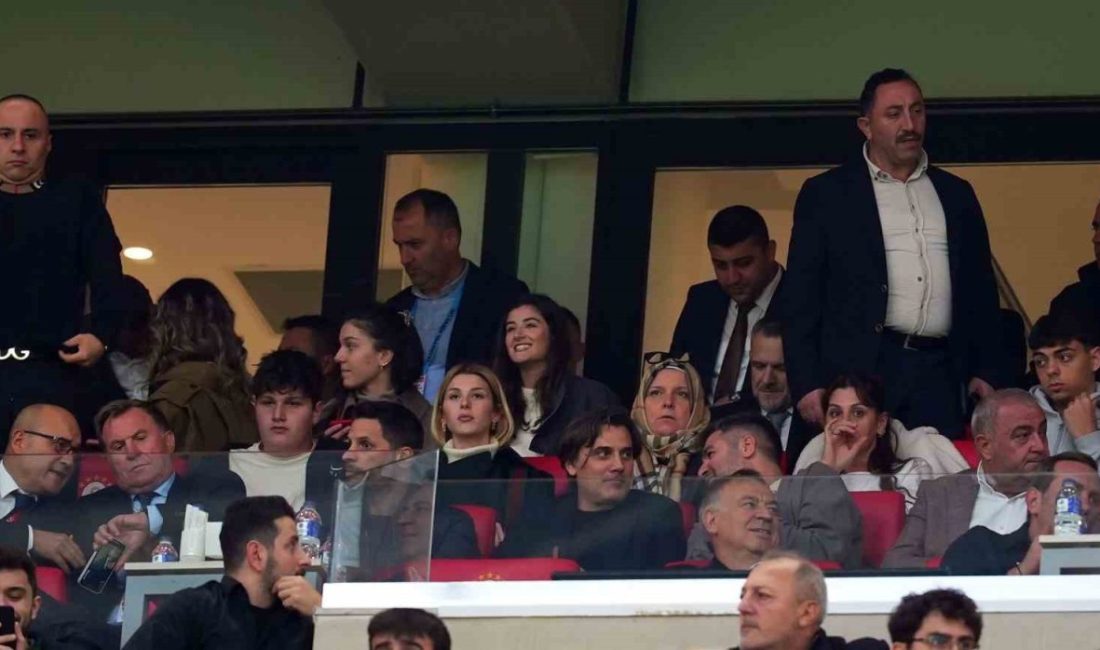 A Milli Futbol Takımı Teknik Direktörü Vincenzo Montella, Galatasaray-Trabzonspor maçını