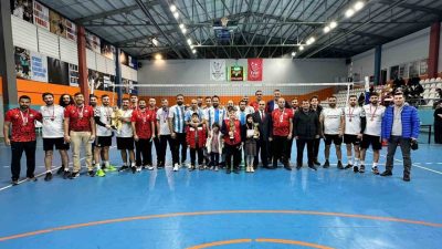 Erzurum’da 24 Kasım Öğretmenler Günü voleybol turnuvası sonuçlandı. 17-28 Kasım