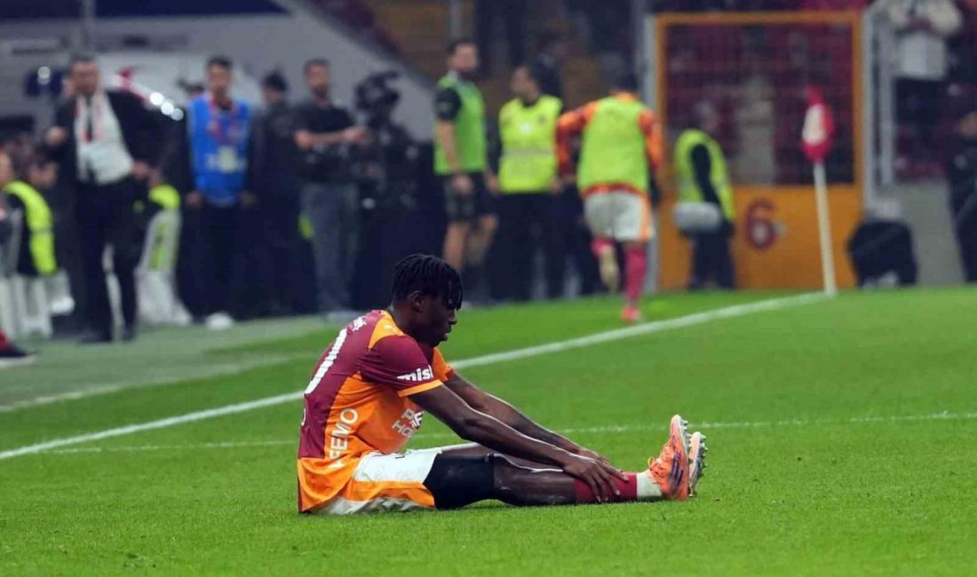 Galatasaray’ın Fildişi Sahilli futbolcusu Wilfried Singo, Gençlerbirliği maçında sakatlığından dolayı