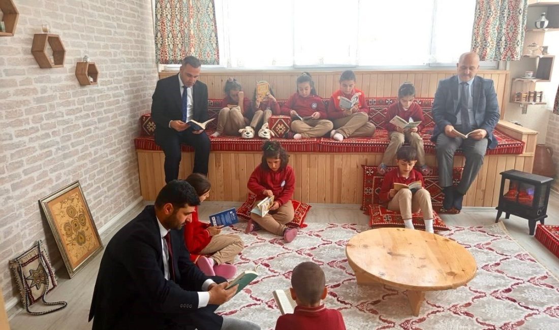 Bayburt’un Aydıntepe ilçesinde bulunan Şehit Oktay Altuntaş İlkokulunda, öğrencilerin okuma