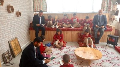 Bayburt’un Aydıntepe ilçesinde bulunan Şehit Oktay Altuntaş İlkokulunda, öğrencilerin okuma