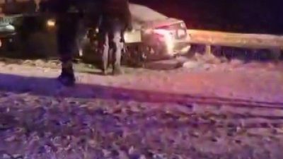 Sivas’ta etkisini artıran kar yağışı beraberinde kazaları getirdi. 2 tır