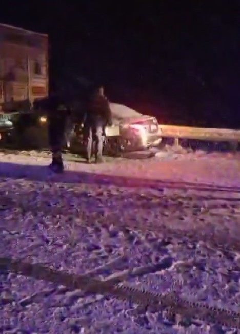 Sivas’ta etkisini artıran kar yağışı beraberinde kazaları getirdi. 2 tır