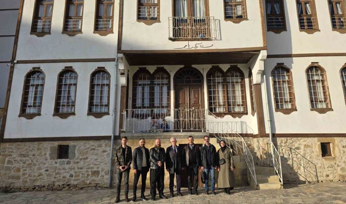 Divan Edebiyatı’nın ünlü ismi Mehmet Fenni Efendi’nin 30 el yazma