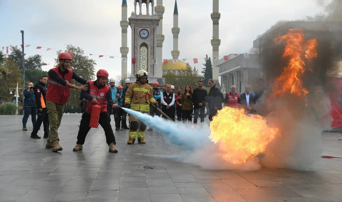 Yunusemre Belediyesi personeli, 6.8 büyüklüğündeki deprem senaryosunda neler yapılması gerektiğini