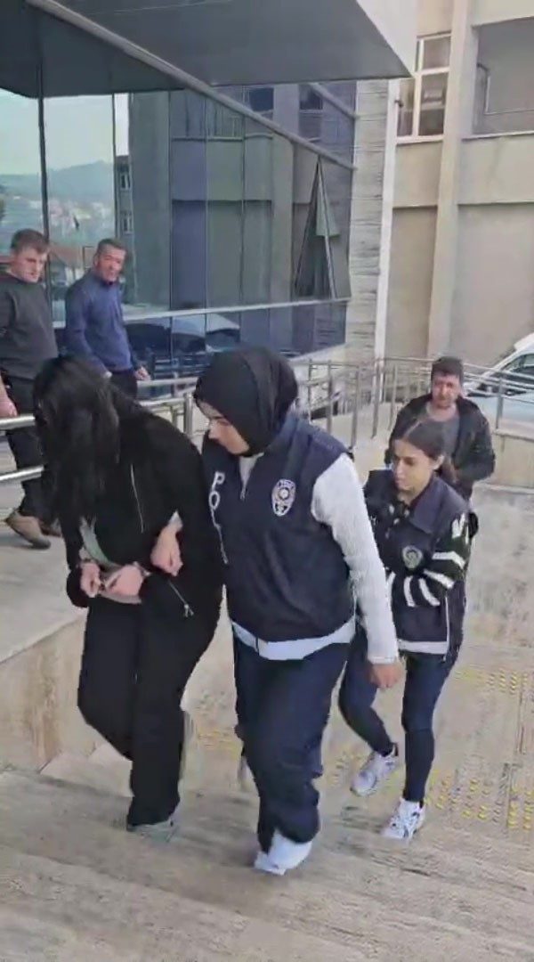 Zonguldak’ın Kilimli ilçesinde, ileri yaştaki erkekleri duygusal vaatlerle kandırarak kredi