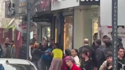 Zonguldak’ta iki grup arasında çıkan tartışma kavgaya dönüştü. Polisin müdahalesiyle