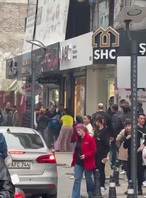 Zonguldak’ta iki grup arasında çıkan tartışma kavgaya dönüştü. Polisin müdahalesiyle