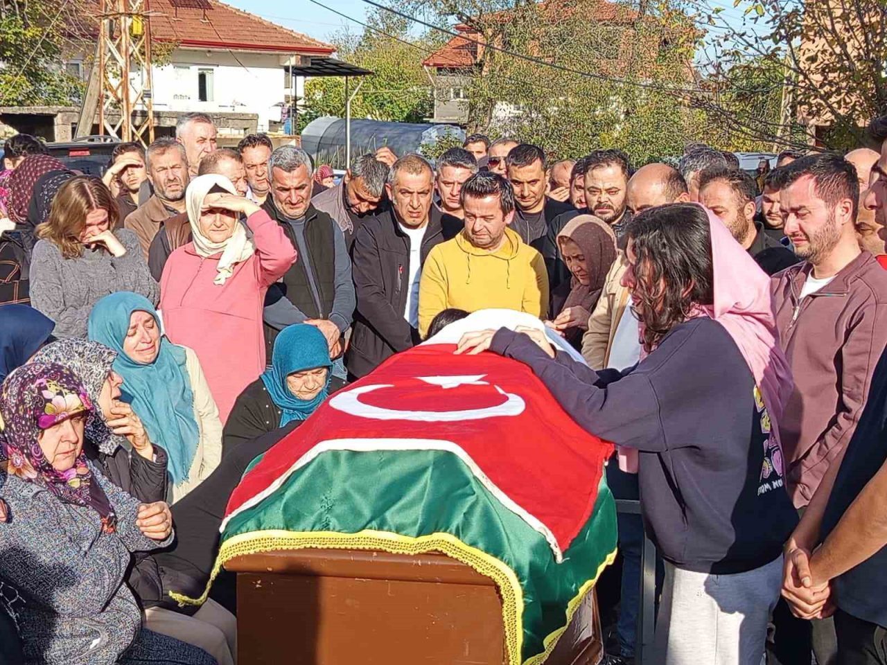 Zonguldak’ın Çaycuma ilçesinde psikolojik problemleri olan malulen emekli polis Okan