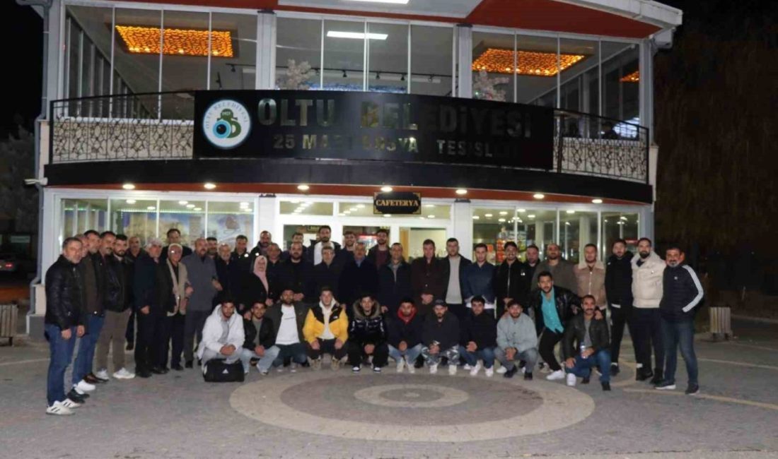 Erzurum’un Oltu ilçesinde belediye yönetimi, siyasi parti temsilcileri ve esnaf,