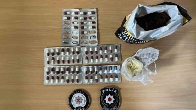 Kocaeli’nin İzmit ilçesinde polis ekiplerince 3 kişinin üstünde yapılan aramada