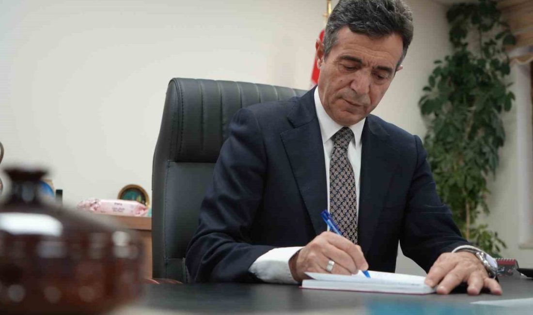 Bayburt Mesleki ve Teknik Anadolu Lisesi Müdürü Ensar Çeker (58),