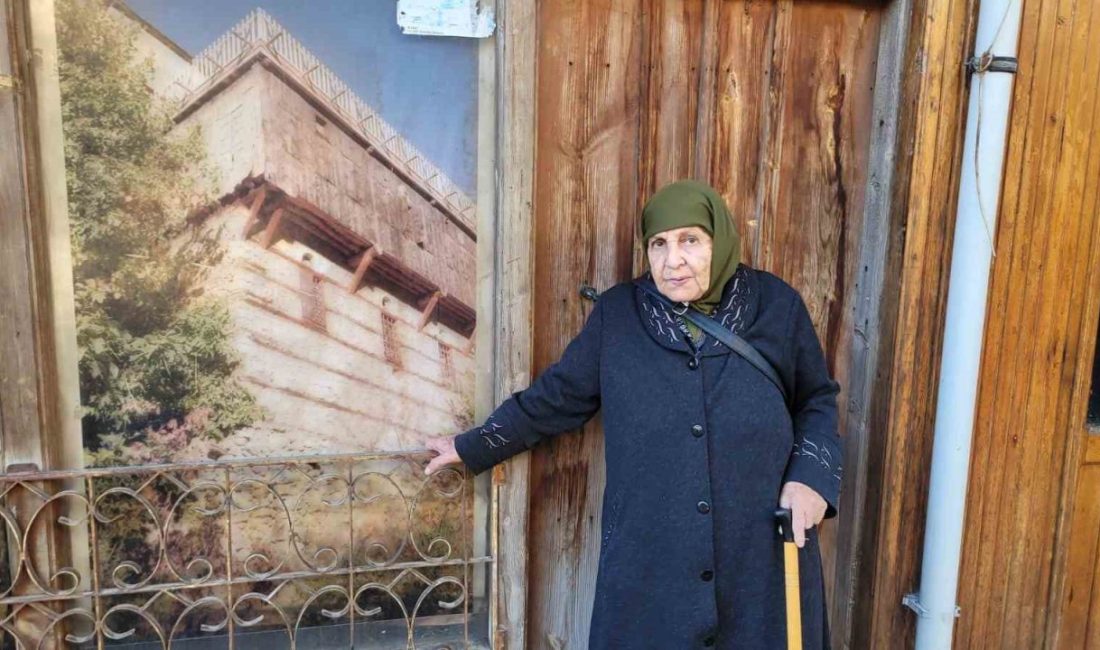 Erzincan’ın Kemaliye ilçesine bağlı Sandık köyünde yaşayan 90 yaşındaki Fikriye