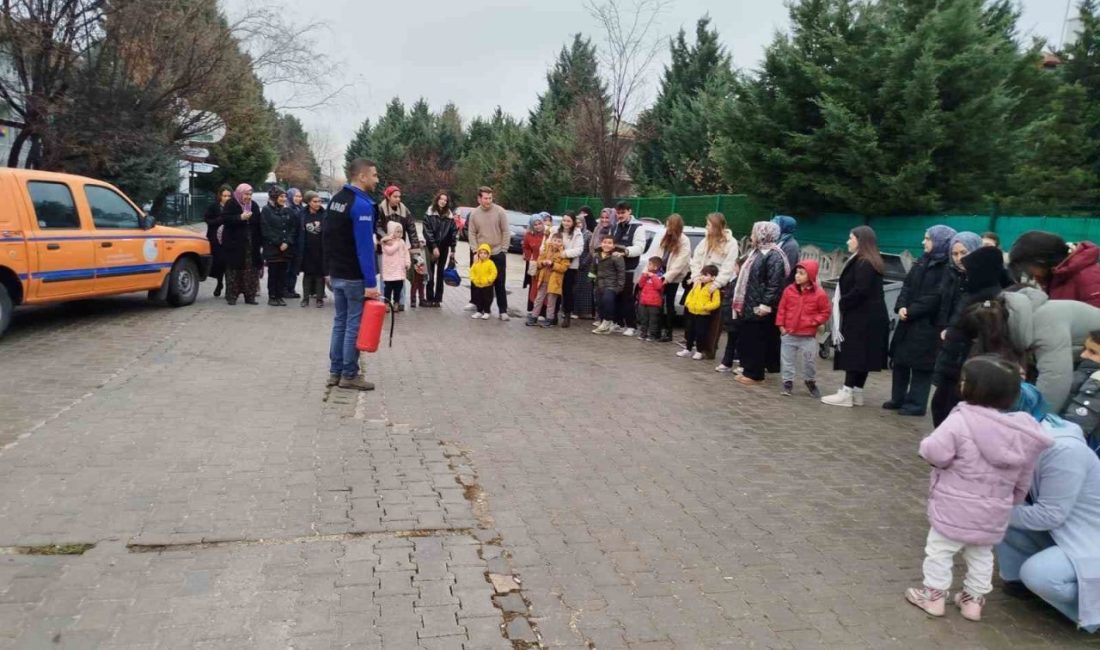 Afyonkarahisar İl Afet ve Acil Durumu Müdürlüğü (AFAD) ekipleri tarafından